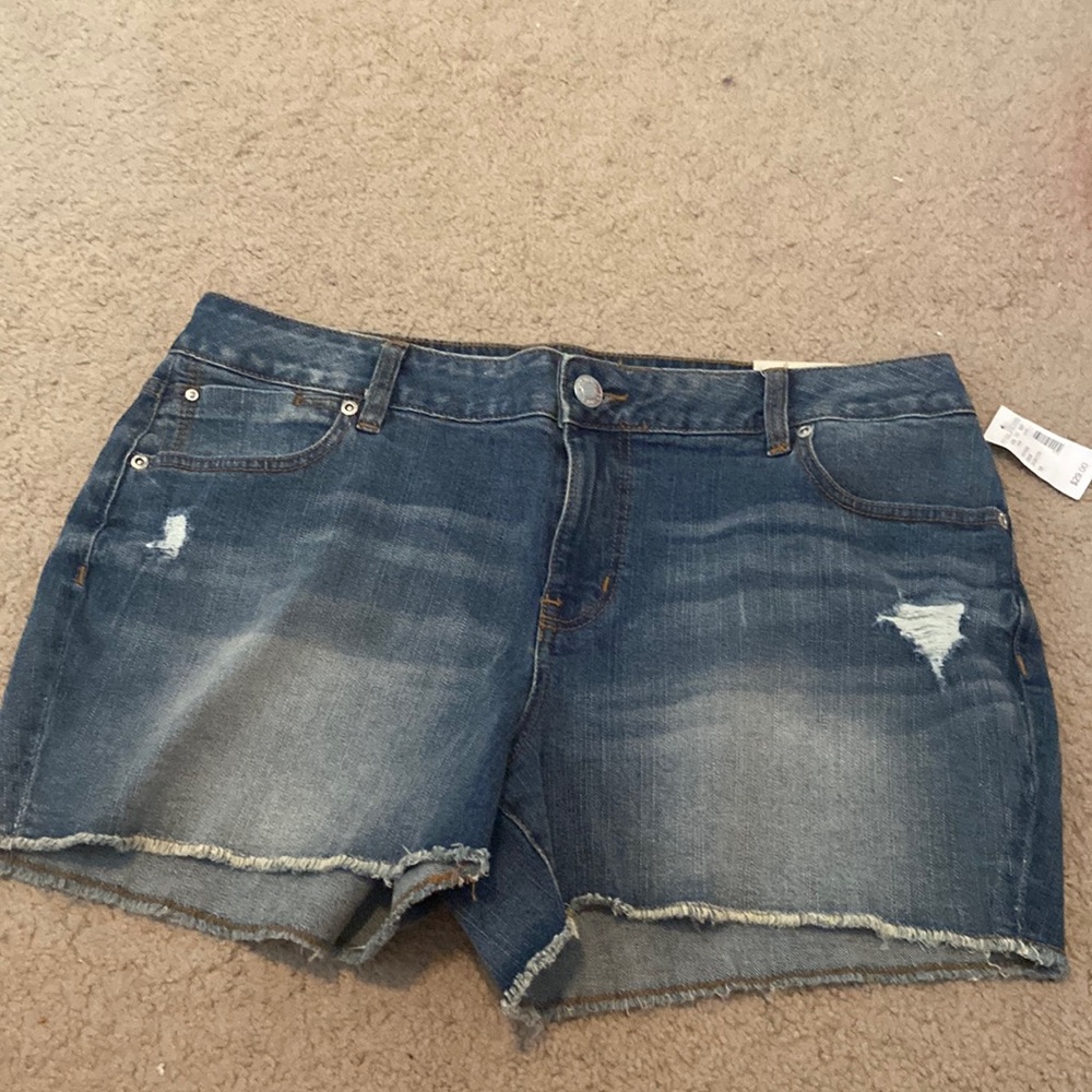 NWT Maurices Slighty Ripped Jean Shorts